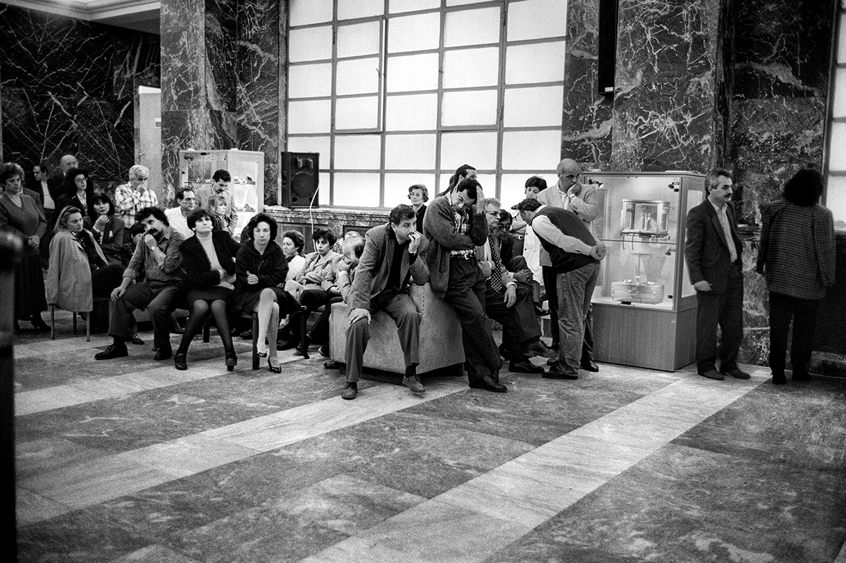 Υπάλληλοι αποκαμωμένοι από την πλήξη-32