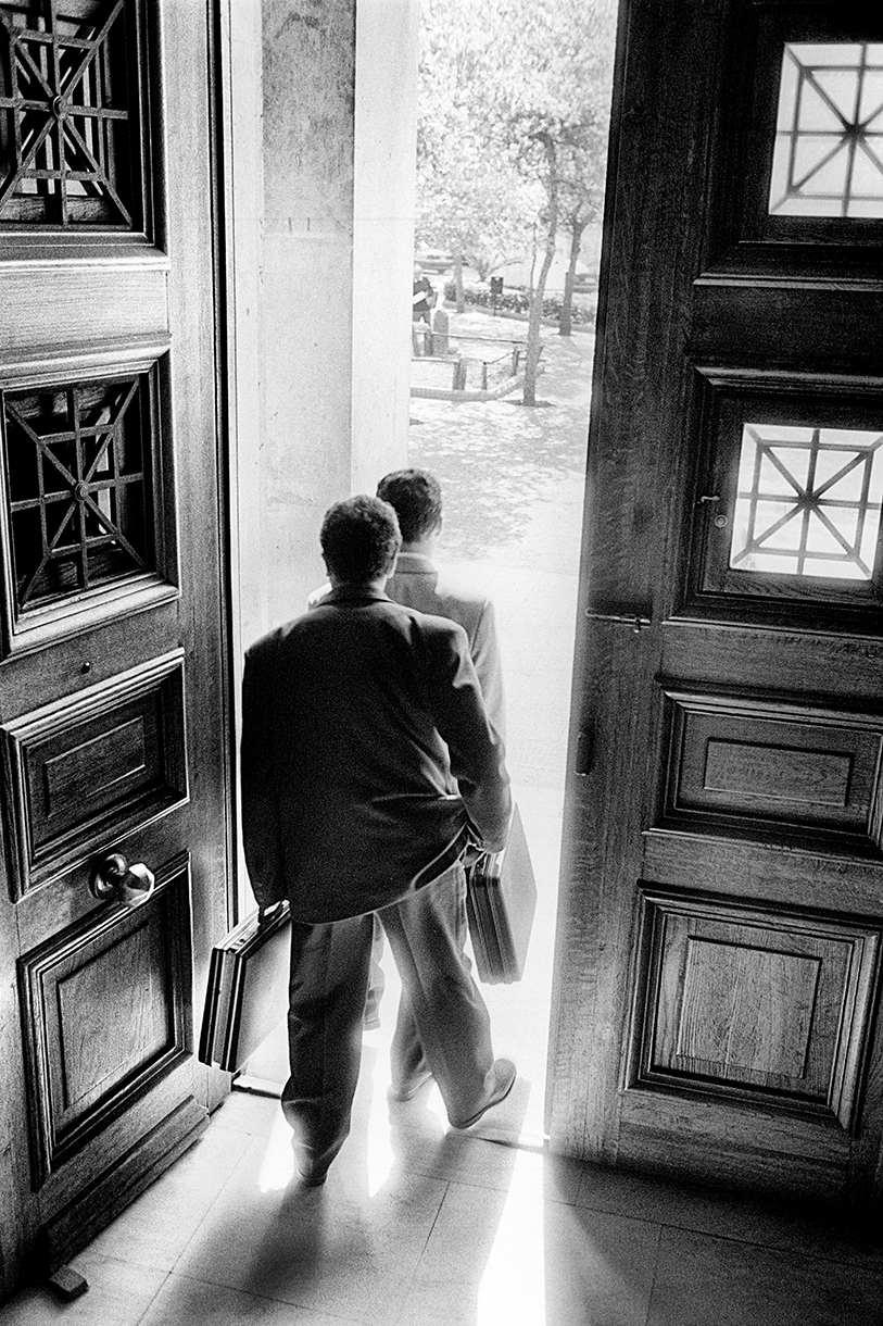 Υπάλληλοι αποκαμωμένοι από την πλήξη-35