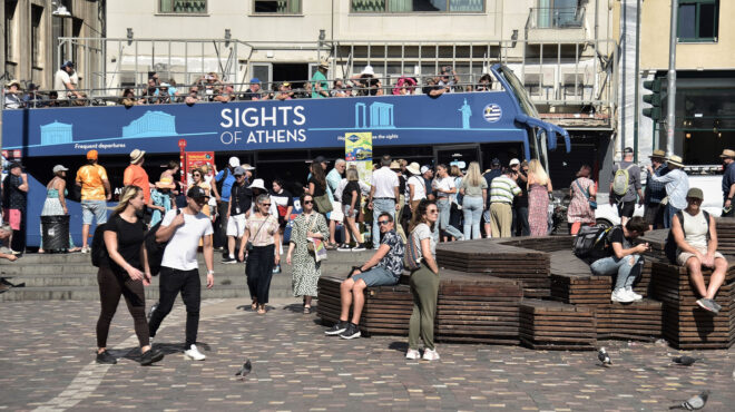 ατμομηχανή-της-απασχόλησης-ο-τουρι-562686268