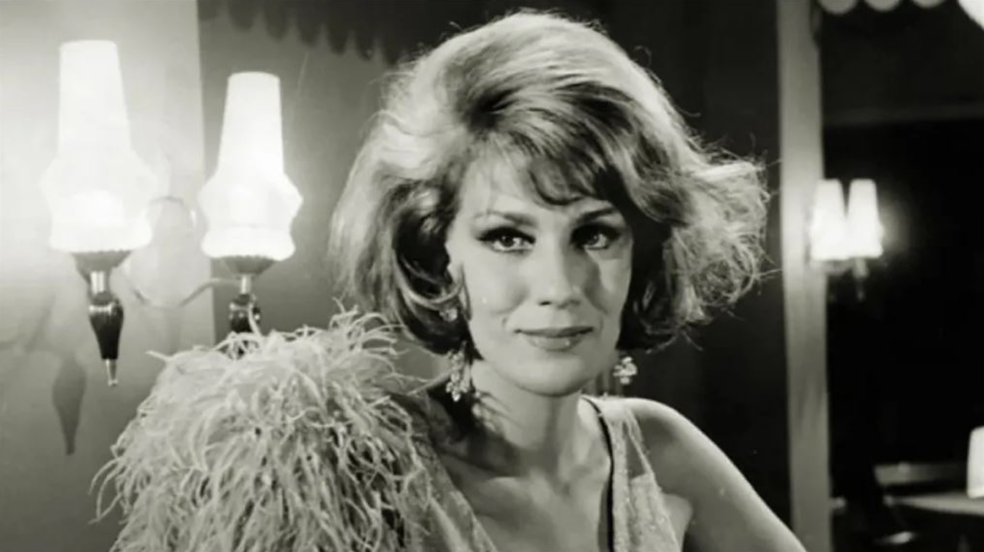 Μαίρη Χρονοπούλου: Γοητεία και μαγκιά στο βλέμμα-1