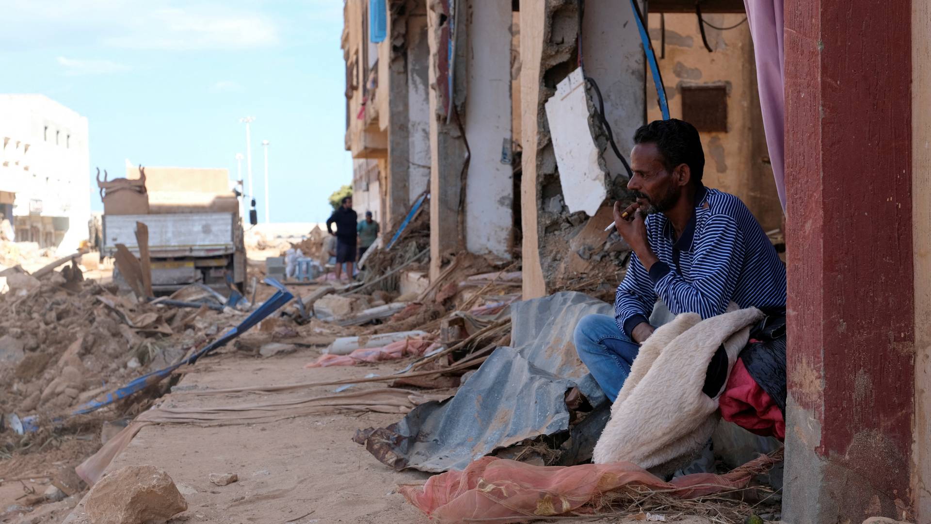 Πλημμύρες στη Λιβύη: Συνεχίζεται η επίπονη αναζήτηση αγνοουμένων στην Ντέρνα-5