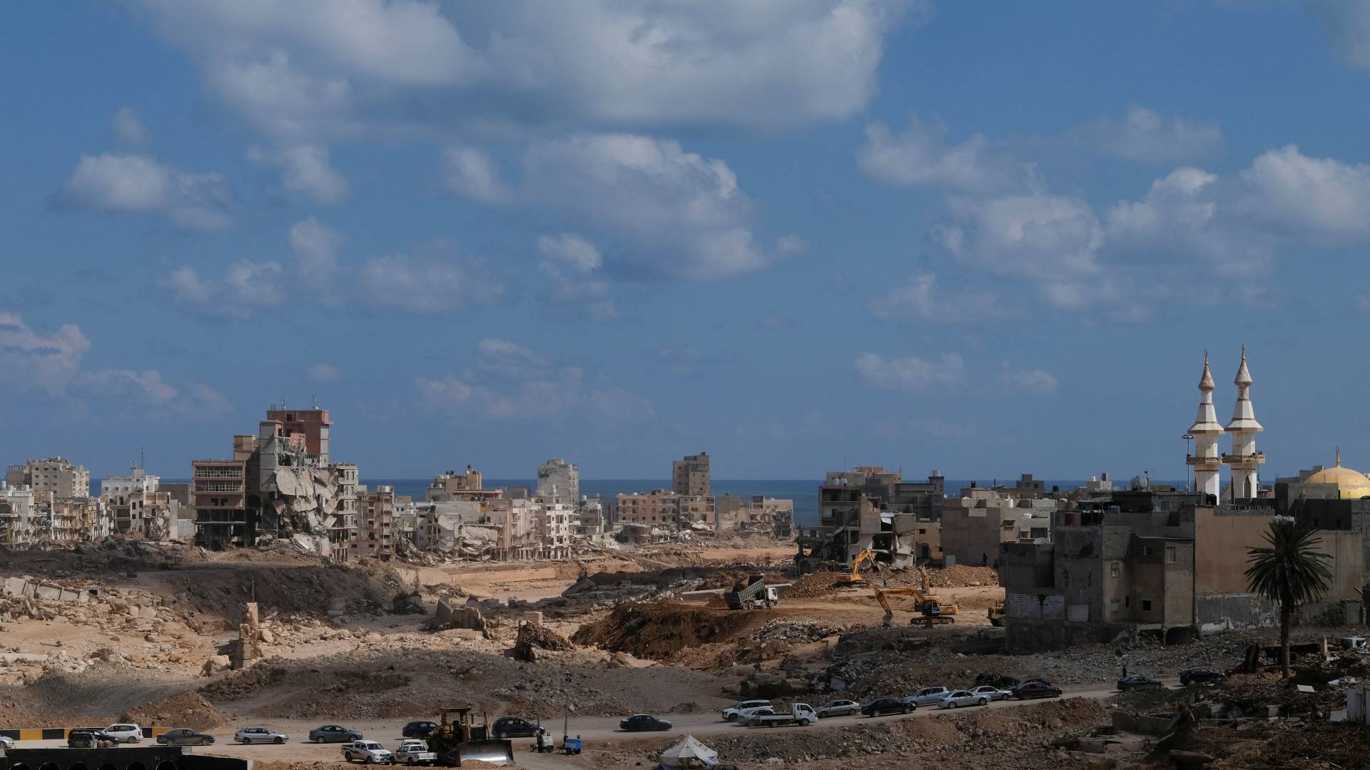 Πλημμύρες στη Λιβύη: Συνεχίζεται η επίπονη αναζήτηση αγνοουμένων στην Ντέρνα-4