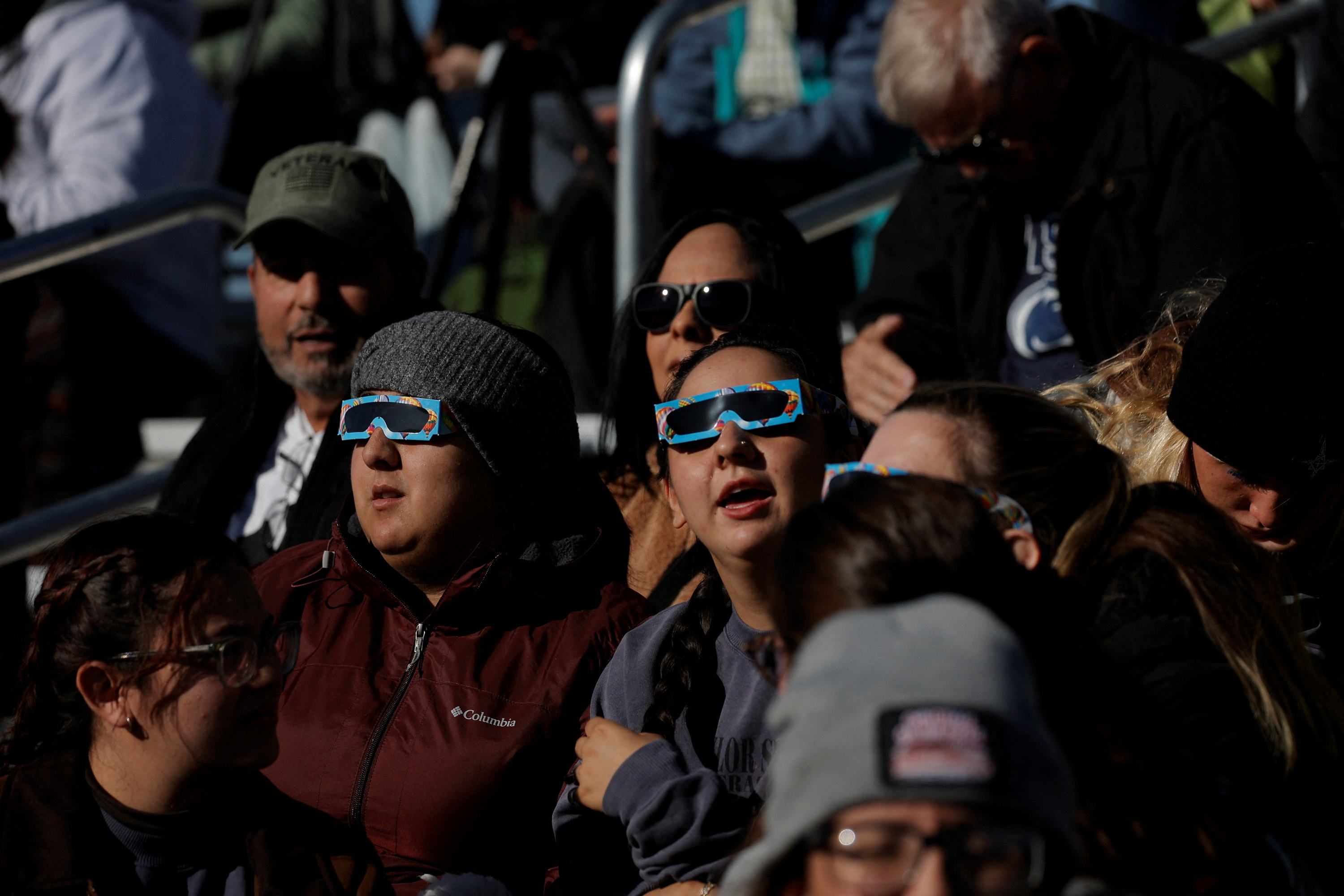 «Δαχτυλίδι της Φωτιάς»: Καθηλωτική η σπάνια δακτυλιοειδής έκλειψη Ηλίου-6