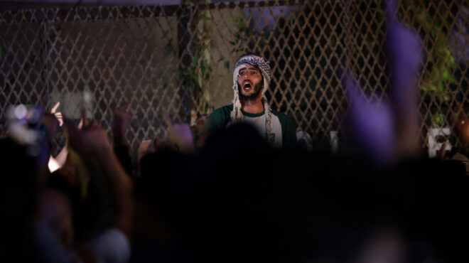 οργισμένες-διαδηλώσεις-για-το-χτύπημ-562678522