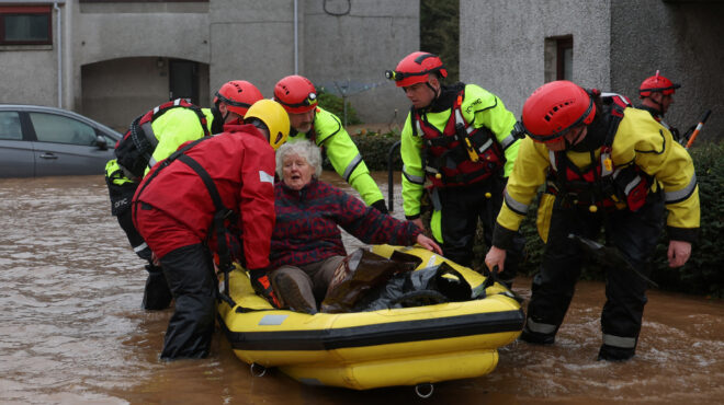 βρετανία-πλημμύρες-δύο-νεκροί-σε-κ-562684213
