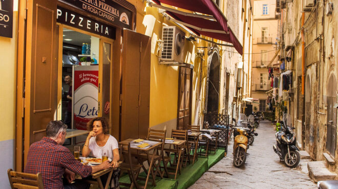 ισπανία-κλειδώνουν-τα-μπουκάλια-με-ελ-562686130