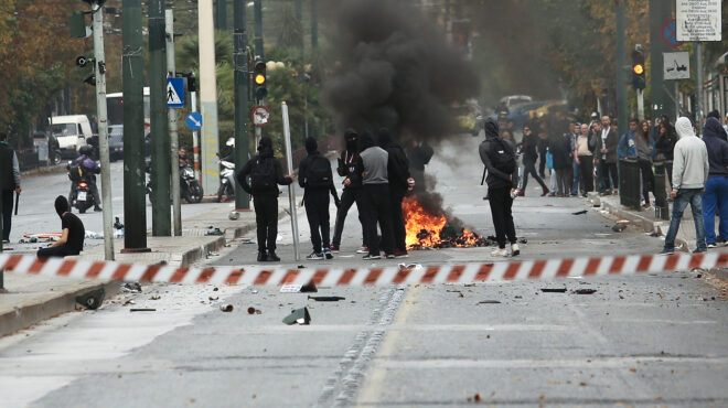 ασοεε-επεισόδια-με-φωτιές-σε-κάδους-απ-562701583