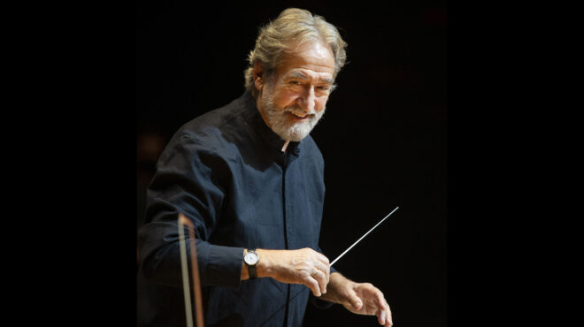 αφοσίωση-στη-χαρά-της-μουσικής-562678627