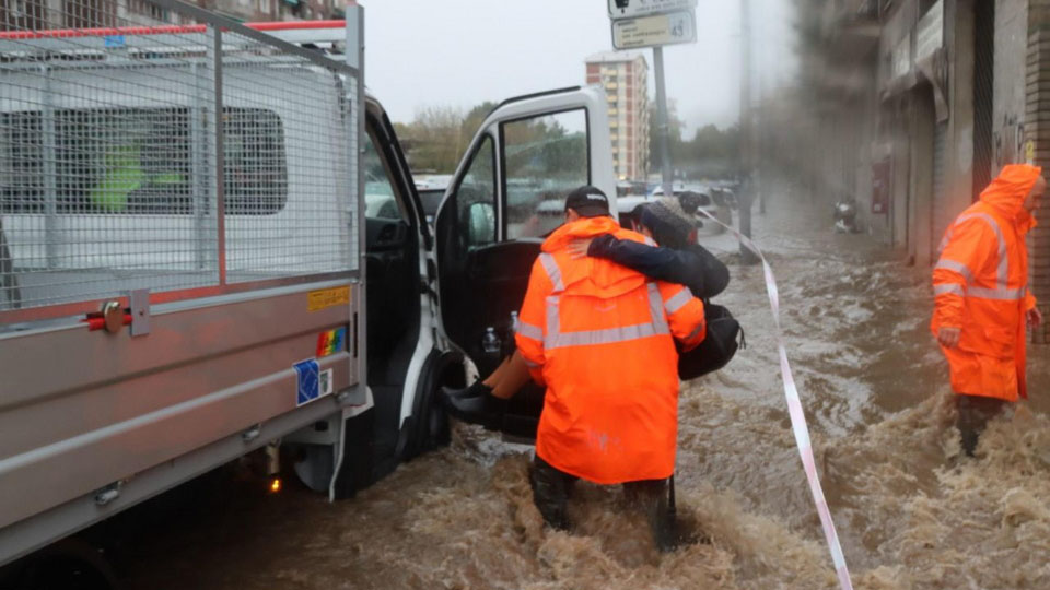 Κακοκαιρία στην Ιταλία: Υπερχείλισε η λίμνη Κόμο, κατέρρευσαν γέφυρες-2