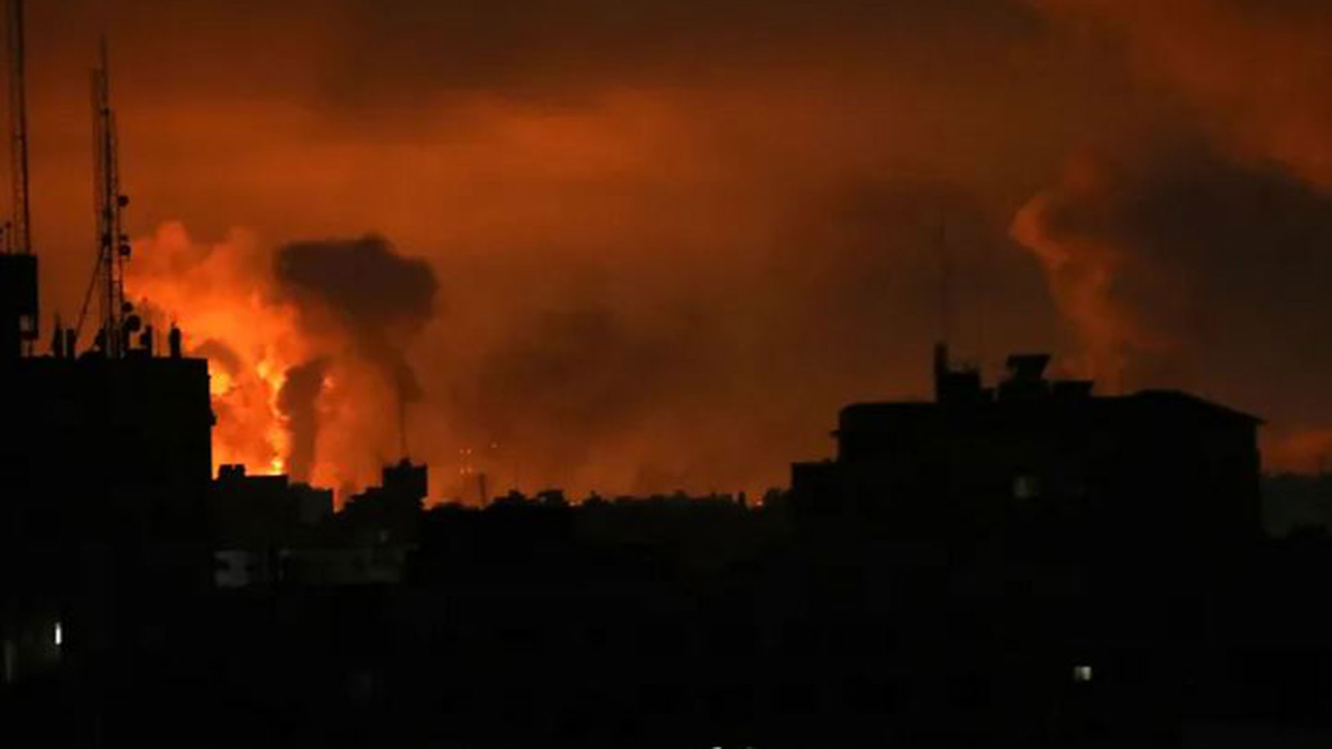 Το Ισραήλ επεκτείνει τις χερσαίες επιχειρήσεις – Ψηφιακό μπλακ άουτ και σφυροκόπημα στη Γάζα-2