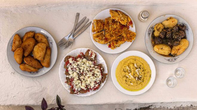 στο-κρητικό-καφενείο-ο-τζιτζιφές-τρ-562656178