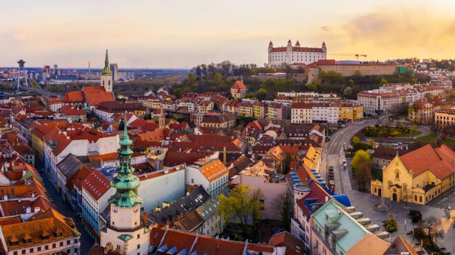 οι-ελληνες-ταξιδεύουν-σε-φθηνούς-και-λ-562689538