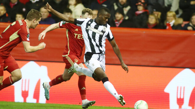 κόκκινη-μαγεία-στο-φάληρο-χαϊλάντερ-ο-562695754