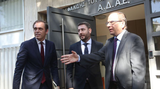 στο-προσκήνιο-η-υπόθεση-των-υποκλοπών-562701793