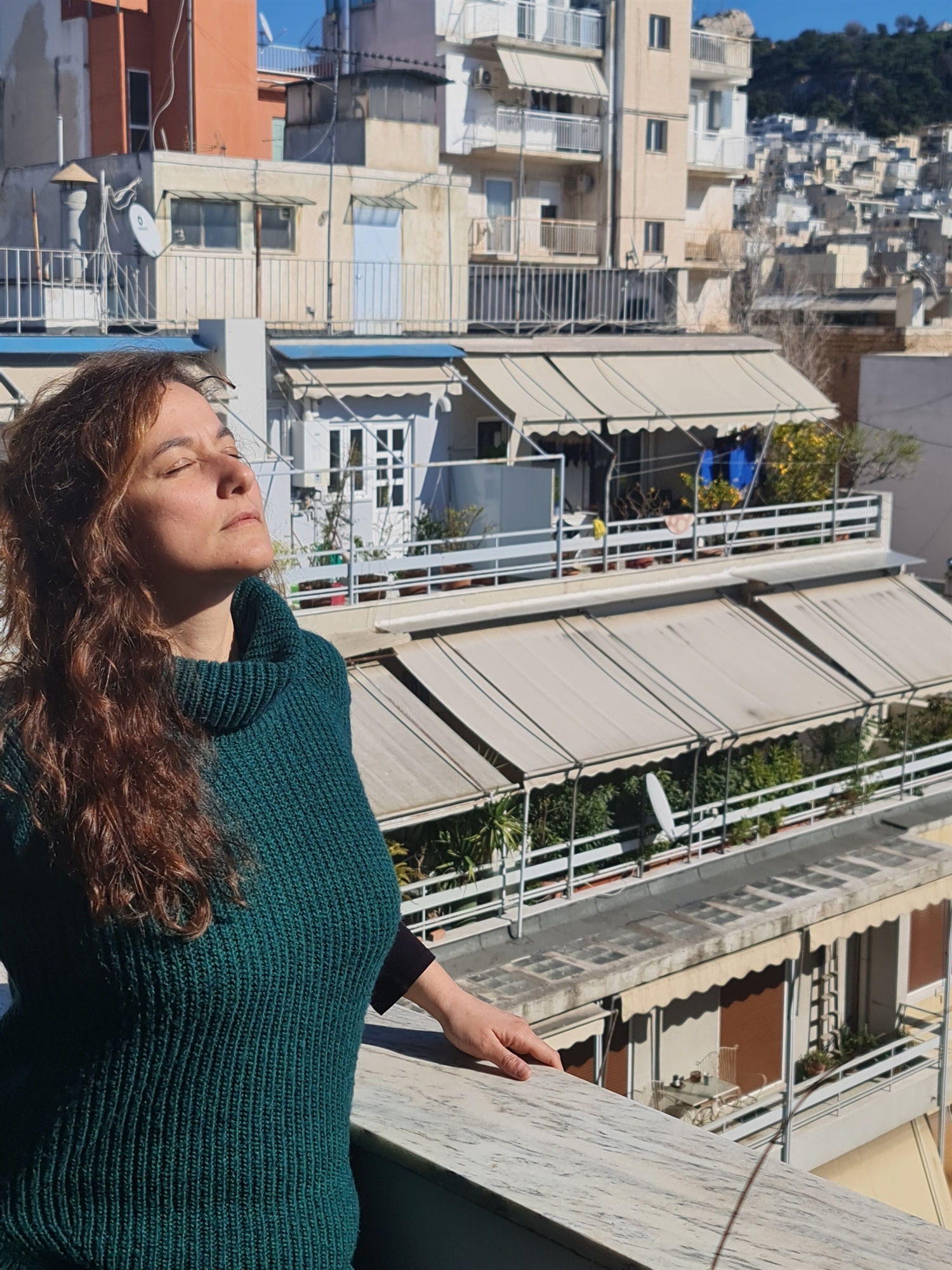 Γυναικείες εξομολογήσεις στα μπαλκόνια της πόλης-3