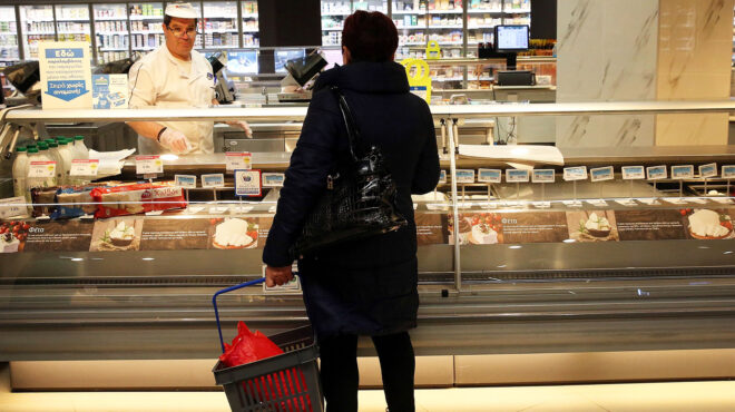 h-δεκαετής-κρίση-μείωσε-τις-αγορές-τροφ-562667467