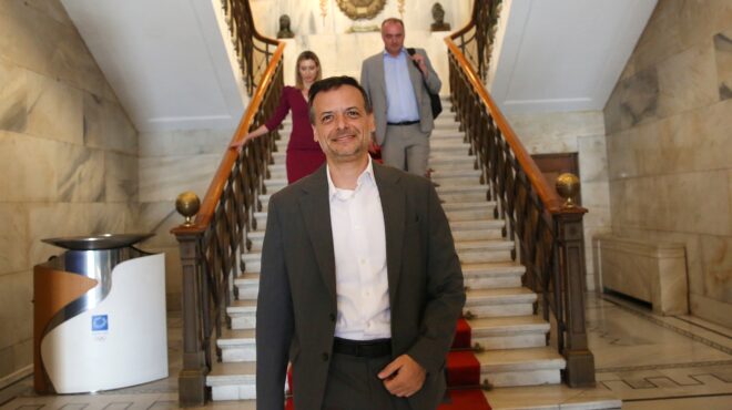 χάρης-δούκας-ποιος-είναι-και-τι-θέλει-ο-562685275