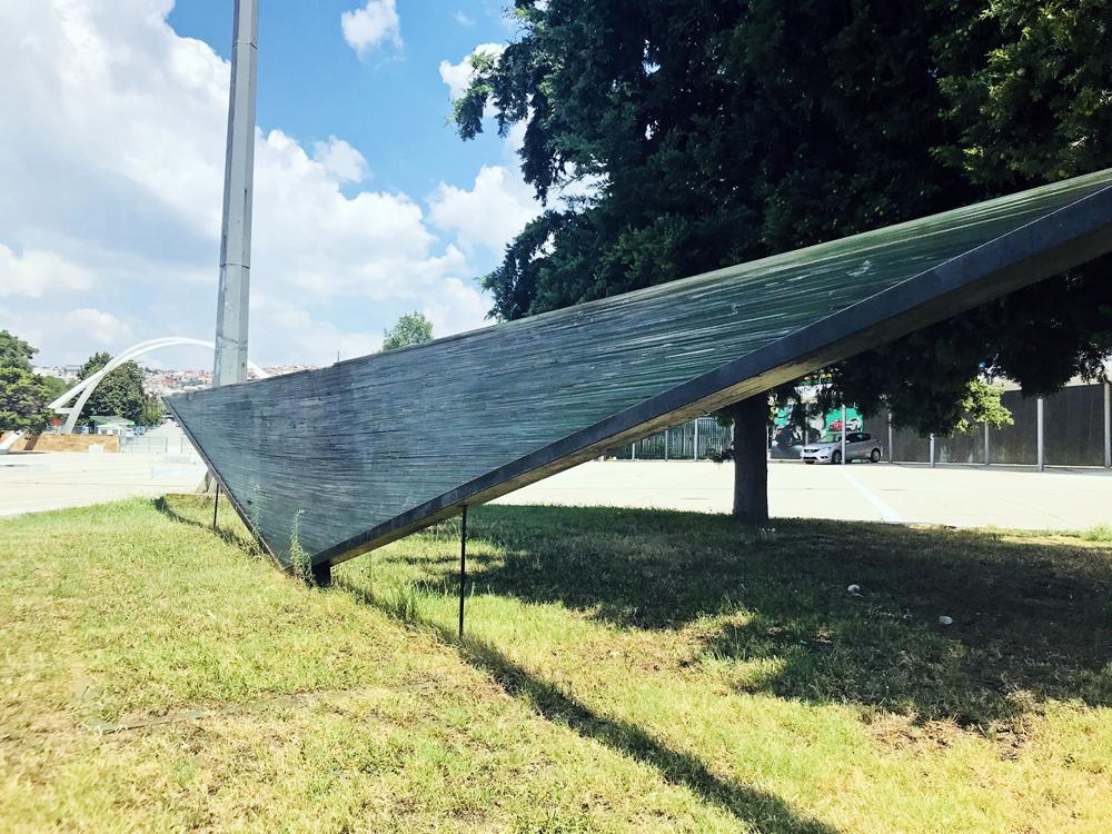 Ο «Δρομέας» του Κώστα Βαρώτσου βρήκε μόνιμο ανάδοχο καθαριότητας-3