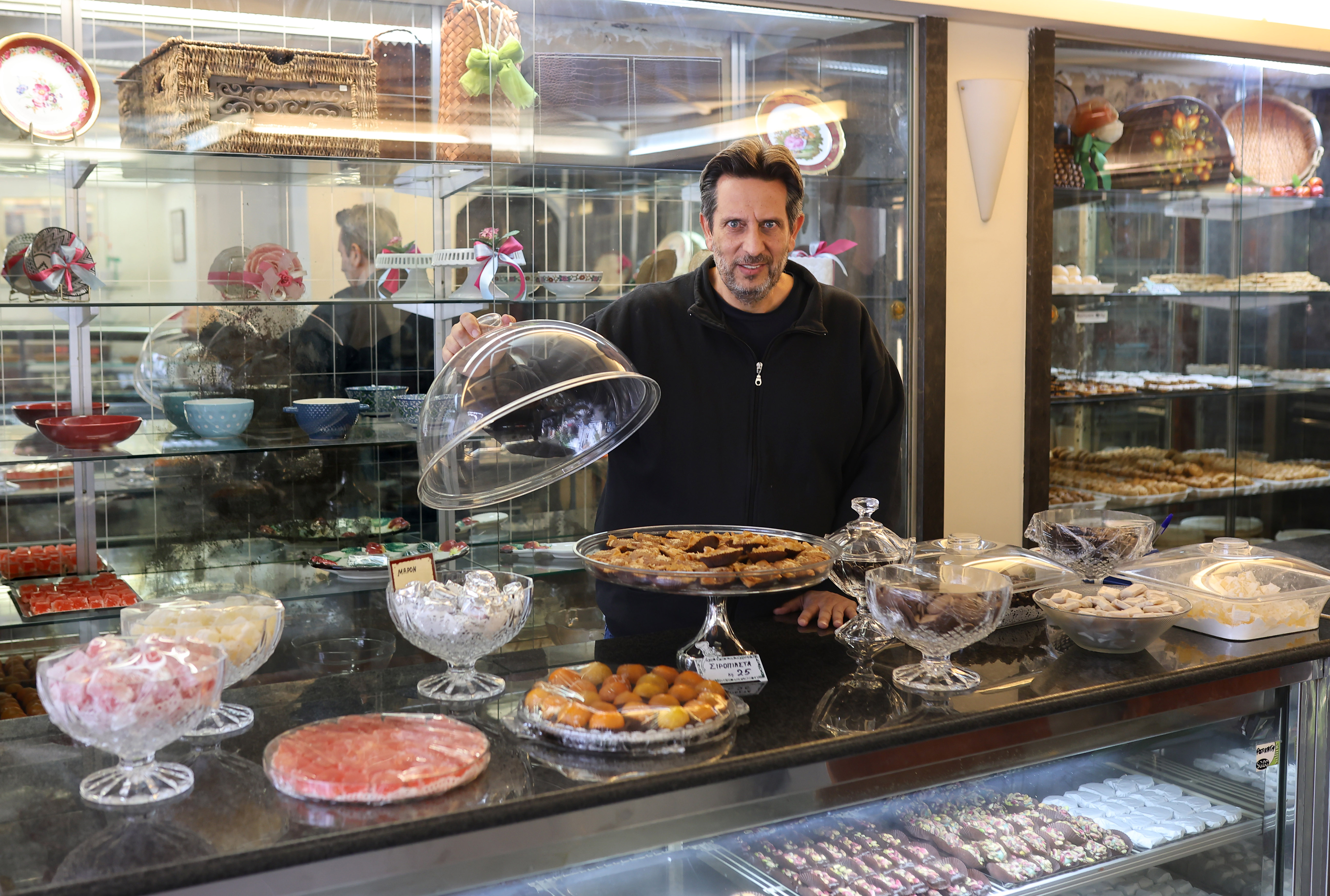 Εμπορικές «πυξίδες» στη Βαβέλ της Αθήνας: Οι ιστορίες τους, η πόλη μας-7