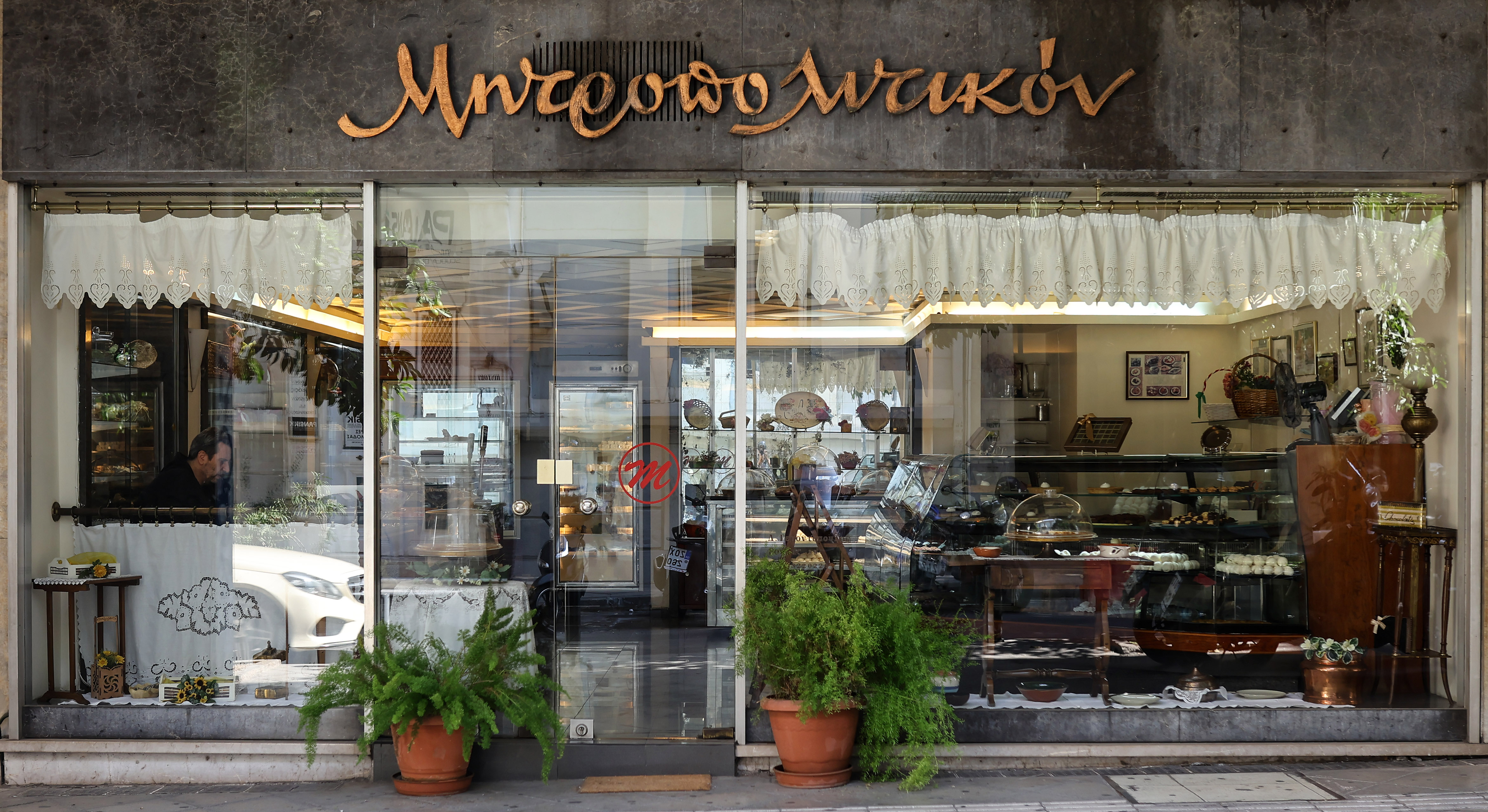 Εμπορικές «πυξίδες» στη Βαβέλ της Αθήνας: Οι ιστορίες τους, η πόλη μας-8