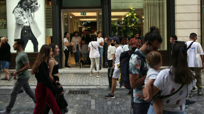 βαθύ-το-αποτύπωμα-των-αλλεπάλληλων-κρ-562701259