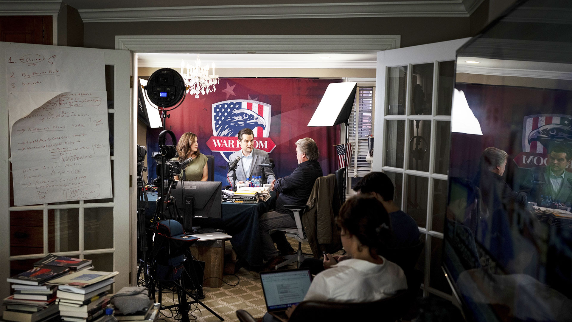 ΗΠΑ: Στρατηγός του χάους ο Μπάνον από το υπόγειό του-1