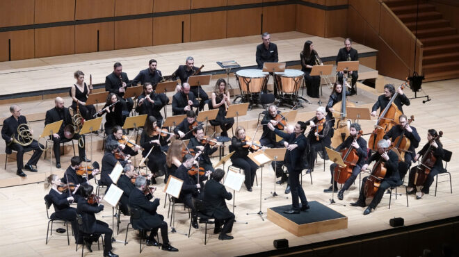 επιστρέφει-η-καμεράτα-562680979