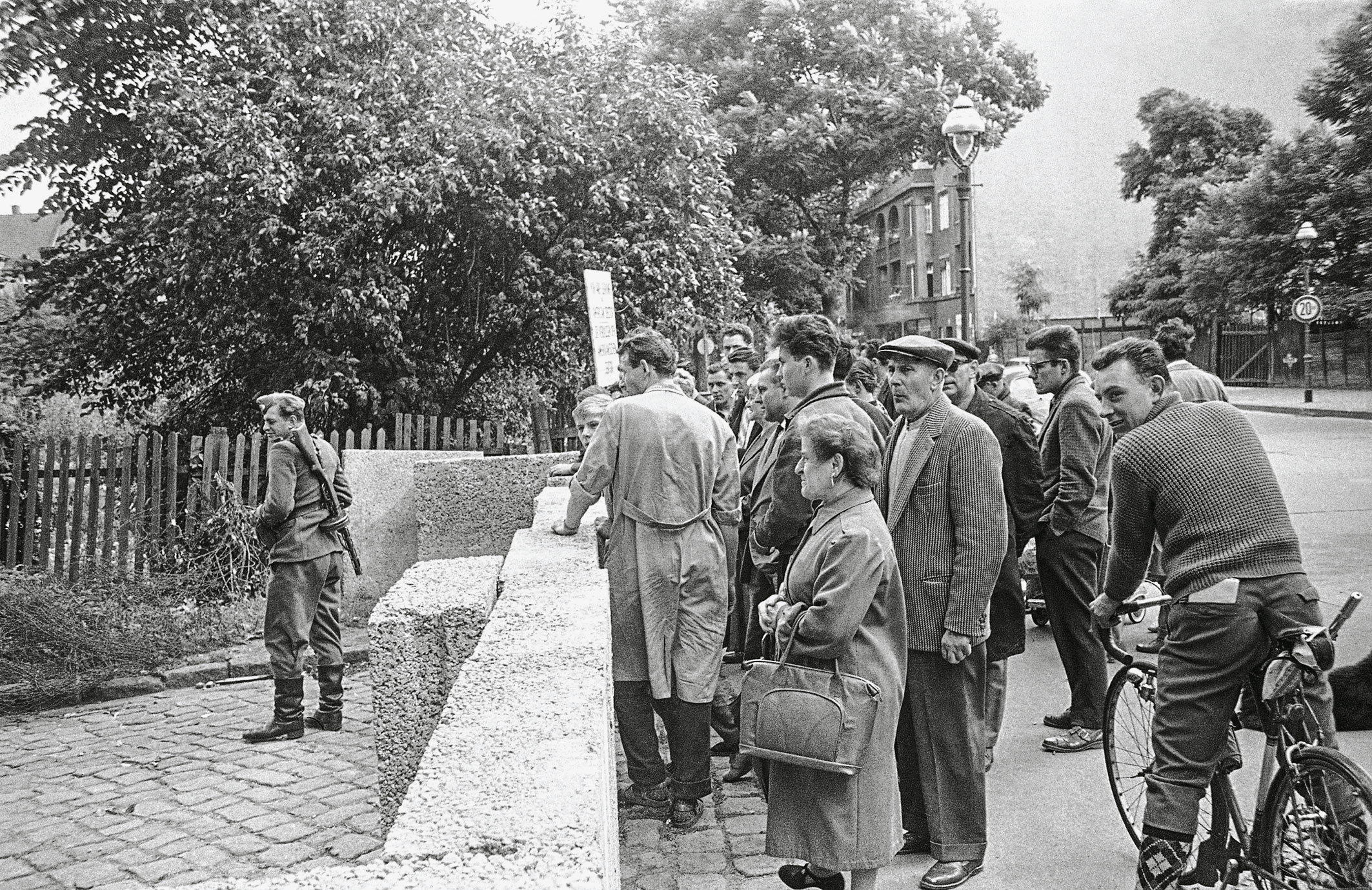 Το τείχος του Βερολίνου – Το παραπέτασμα επεξετάθη…-7