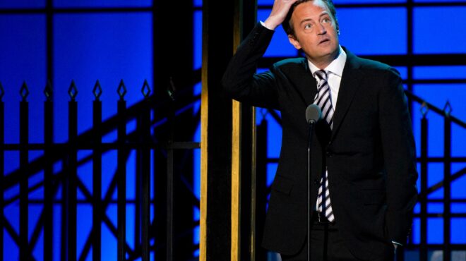 μάθιου-πέρι-εξαντλήθηκε-το-βιβλίο-του-562699513