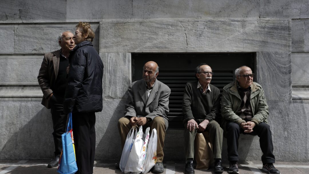 το-ασημένιο-τσουνάμι-απειλεί-την-οι-562653166