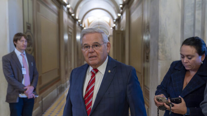 o-μενέντεζ-δεν-παρέστη-σε-απόρρητη-ενημ-562679548