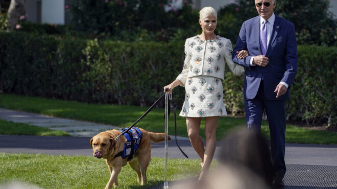 η-σέλμα-μπλερ-περπάτησε-αγκαζέ-με-τον-μ-562650703