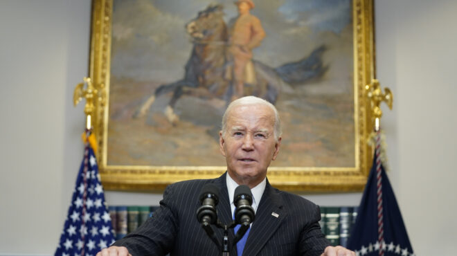 ηπα-πυρά-κατά-μπάιντεν-για-τείχος-στα-σ-562658092