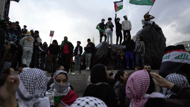 εκατοντάδες-χιλιάδες-διαδηλωτές-σε-π-562698604