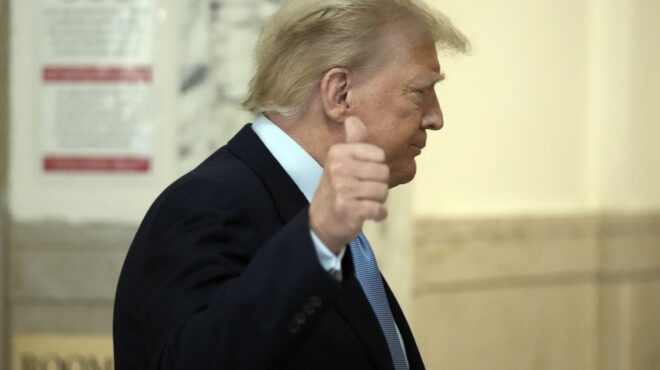 δικαστής-απειλεί-με-φυλάκιση-τον-τραμ-562684159