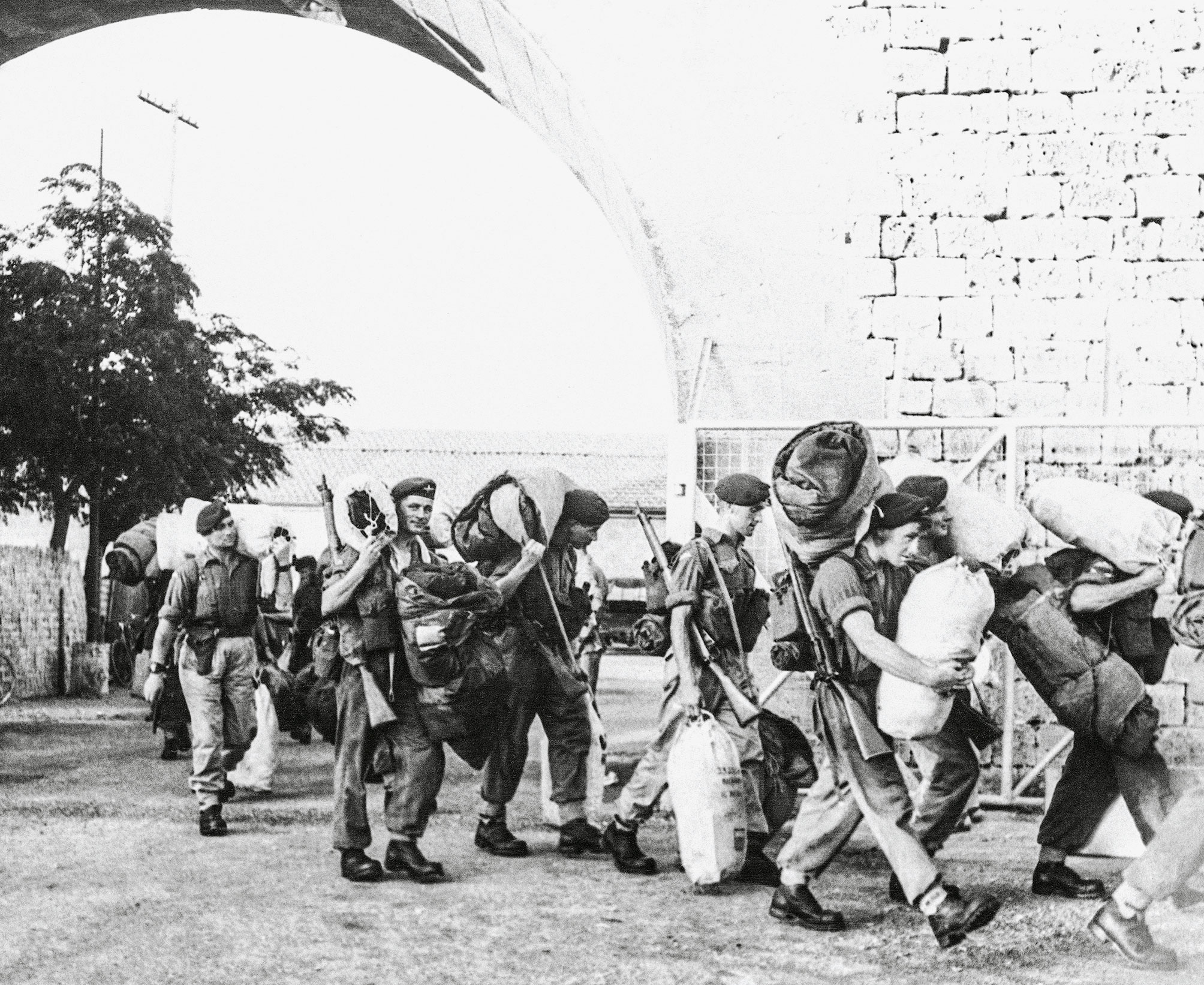 Σουέζ 1956: Σύννεφα πολέμου – Η κρίσις δια την διώρυγα-21