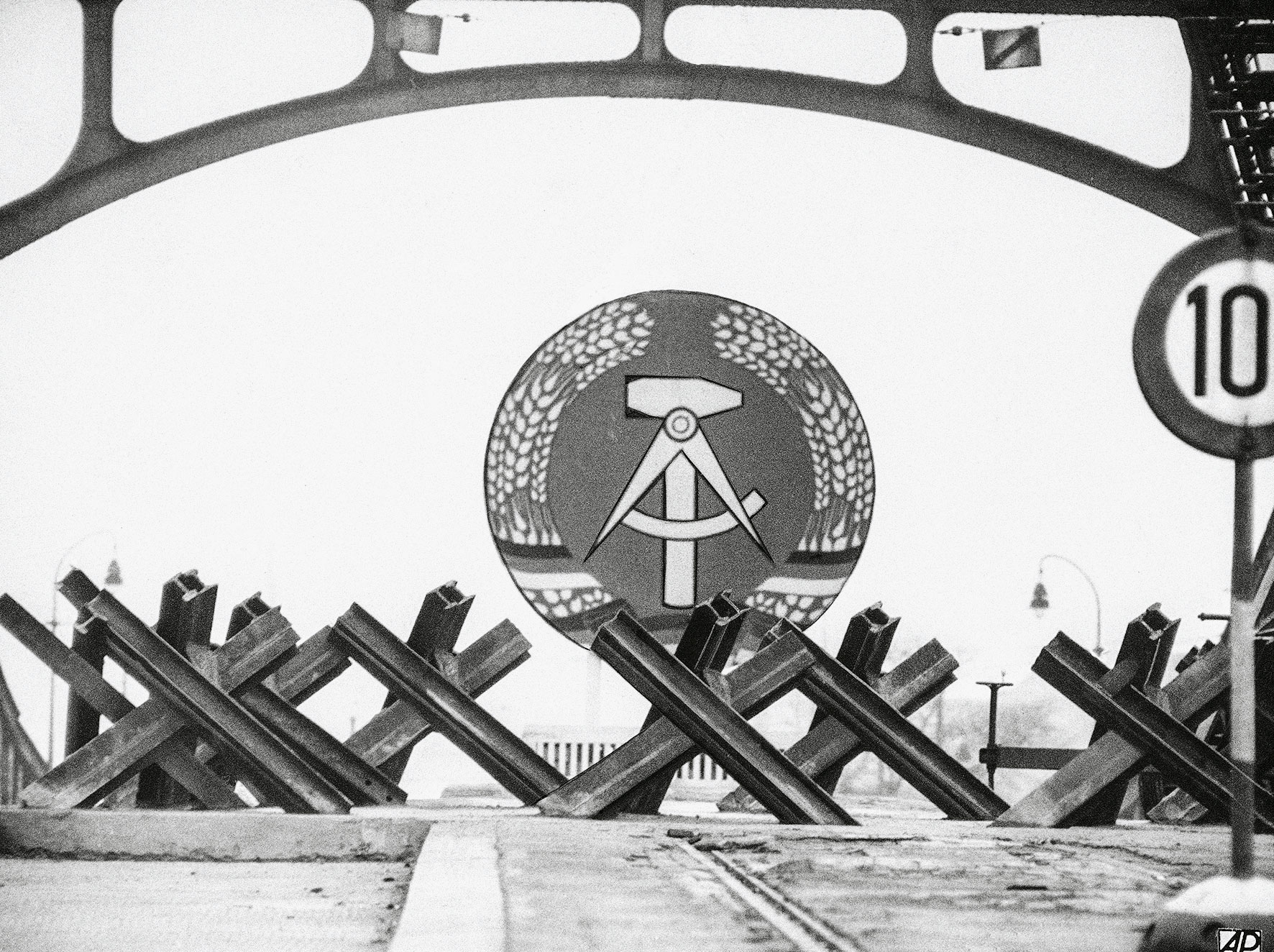 Το τείχος του Βερολίνου – Το παραπέτασμα επεξετάθη…-25