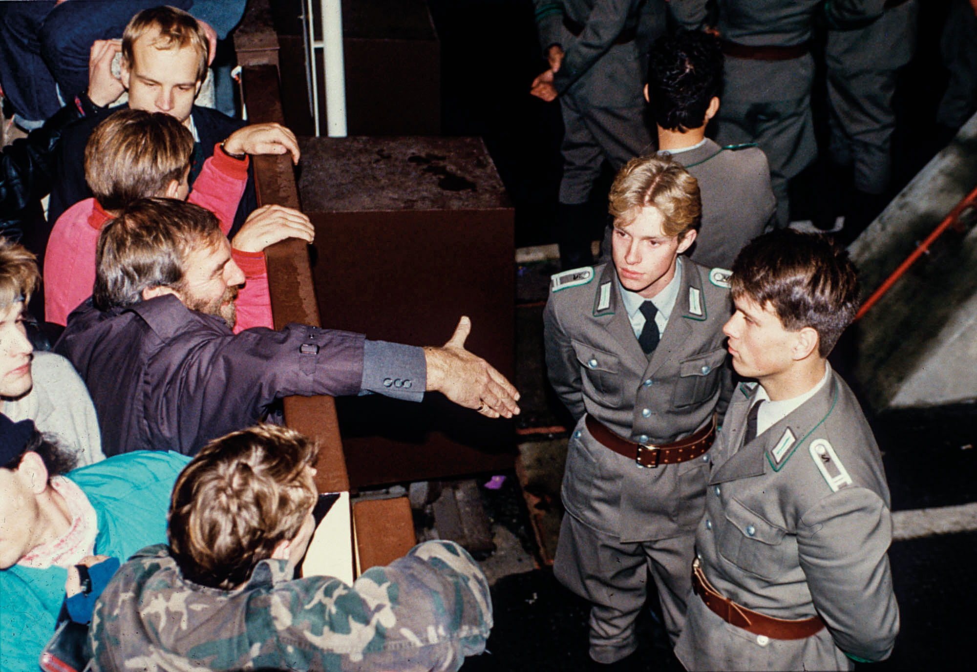 Το τείχος του Βερολίνου – Το παραπέτασμα επεξετάθη…-31