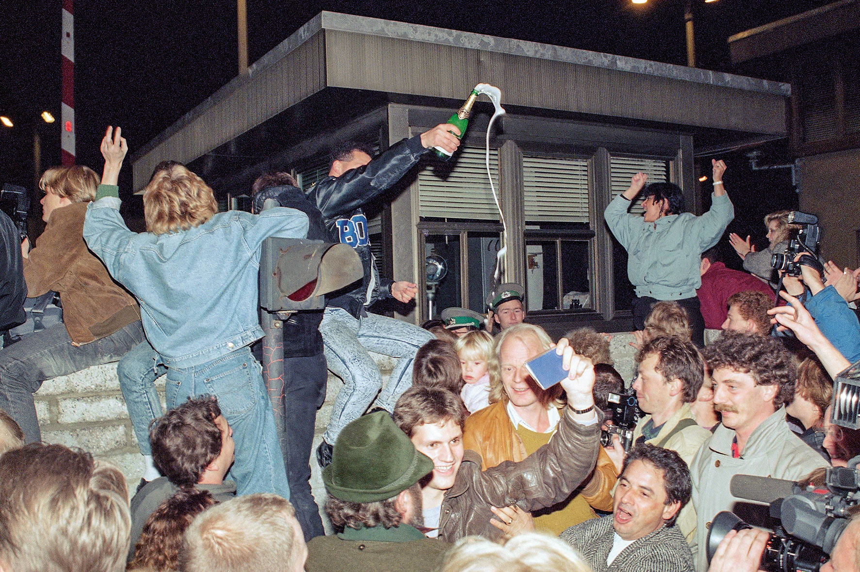 Το τείχος του Βερολίνου – Το παραπέτασμα επεξετάθη…-30