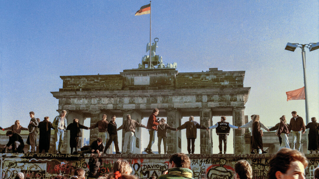 το-τείχος-του-βερολίνου-το-παραπέτα-562679365