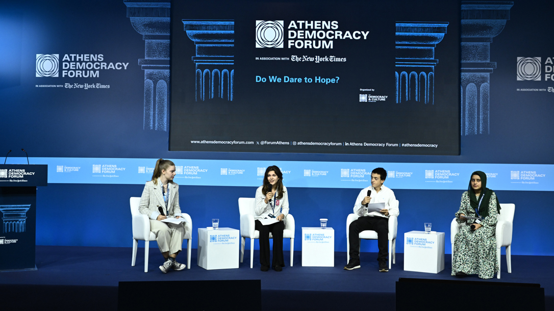 Οι έφηβοι έχουν τους λόγους τους να ανησυχούν για τη Δημοκρατία -1