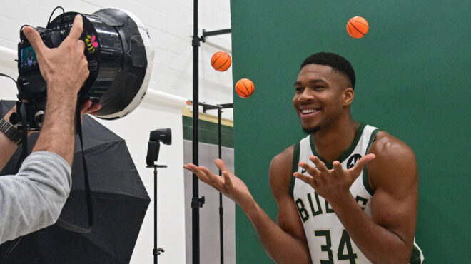 γιάννης-αντετοκούνμπο-υπέγραψε-τριε-562689574