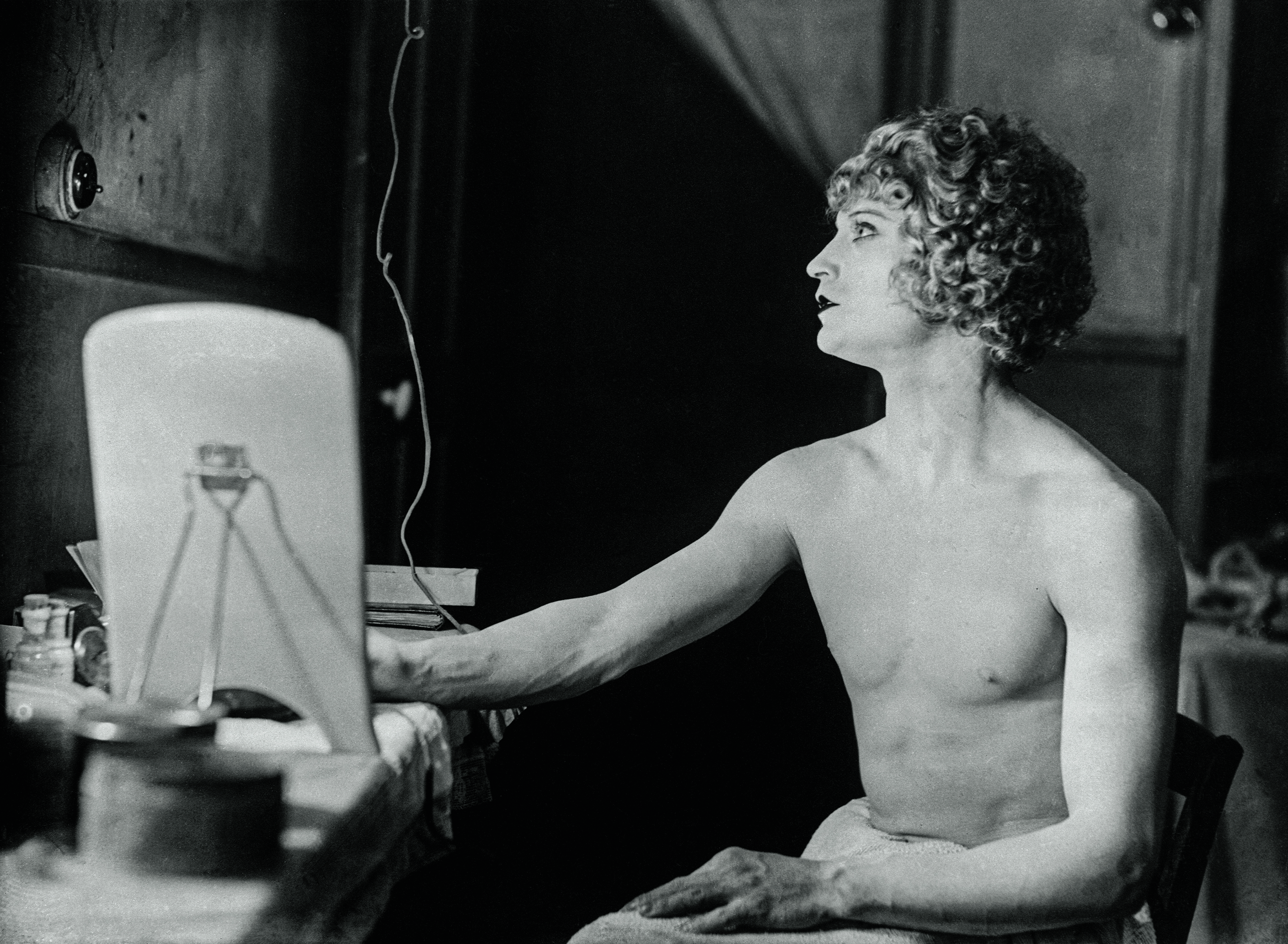 Τα γυμνά σώματα του Μεσοπολέμου μέσα από τη μοναδική ματιά του Μαν Ρέι-4