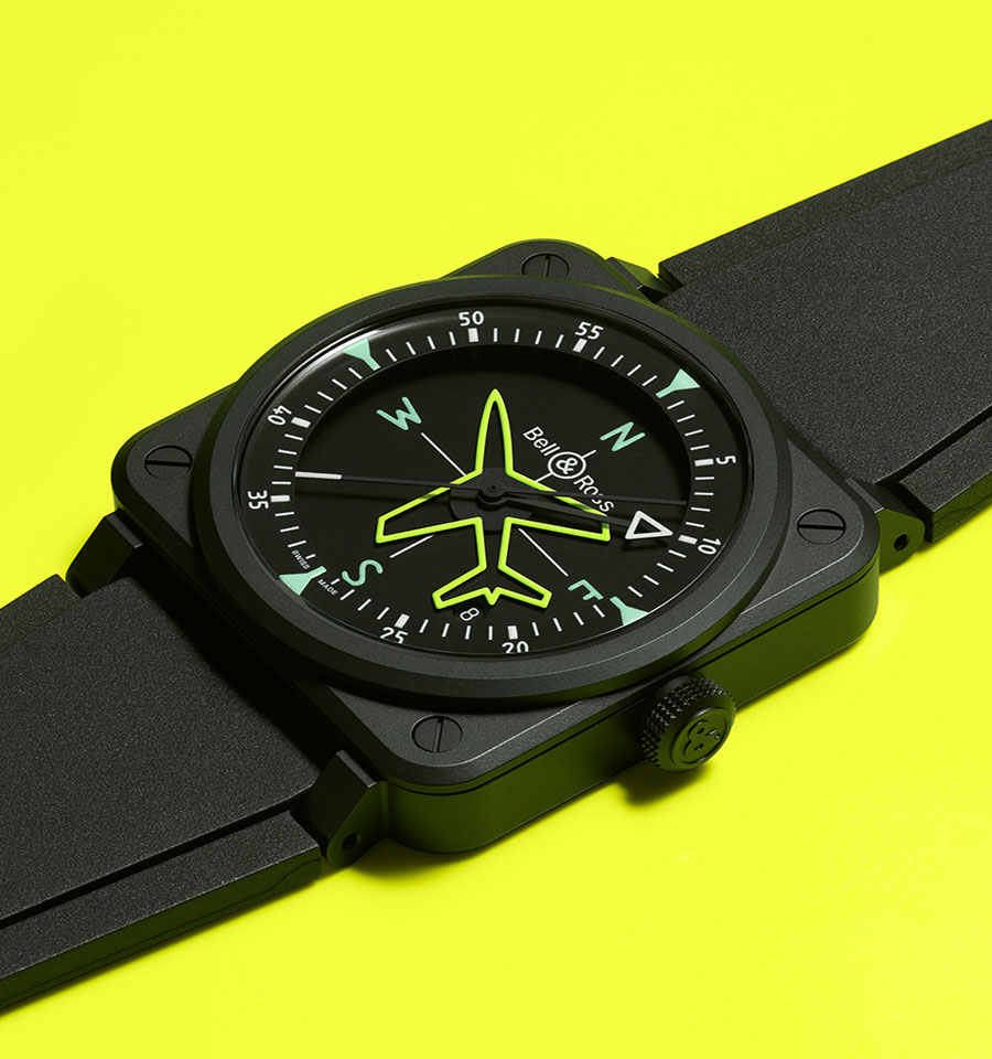 Το κίτρινο μαχητικό τζετ που λέει την ώρα-4