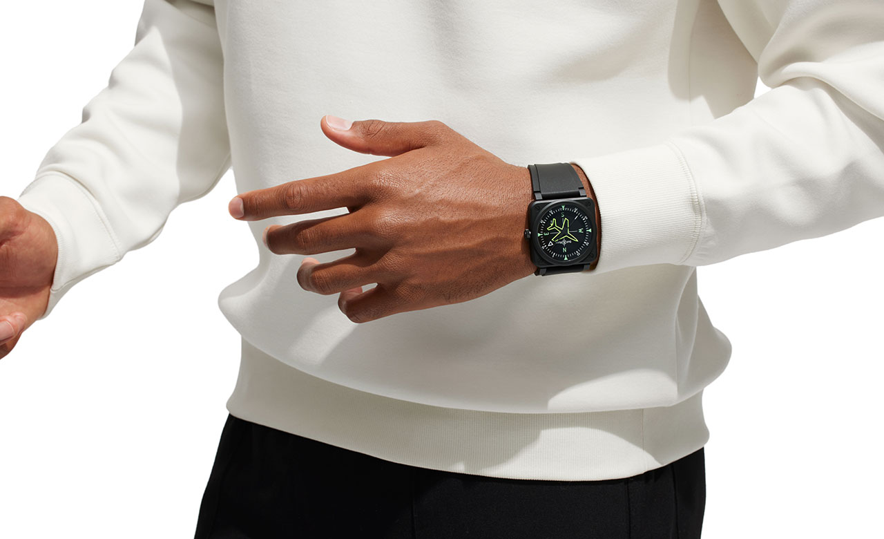 Το κίτρινο μαχητικό τζετ που λέει την ώρα-5