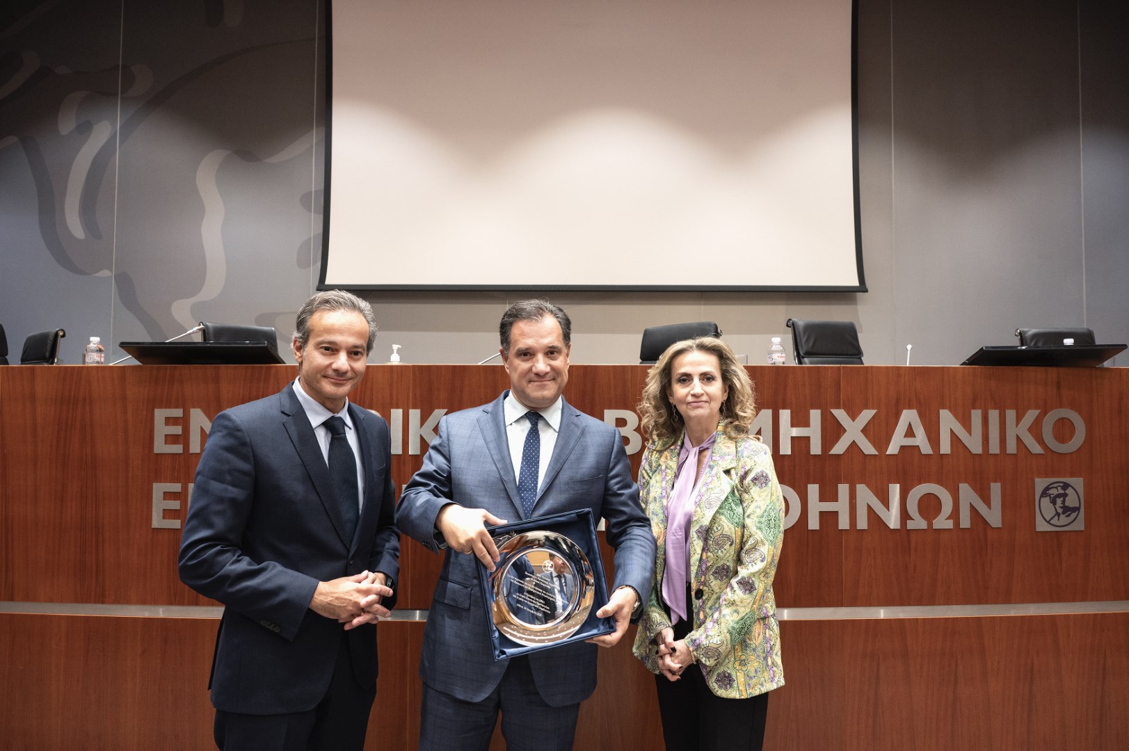 Γεωργιάδης: Περισσότερα κίνητρα για νόμιμη εργασία-1