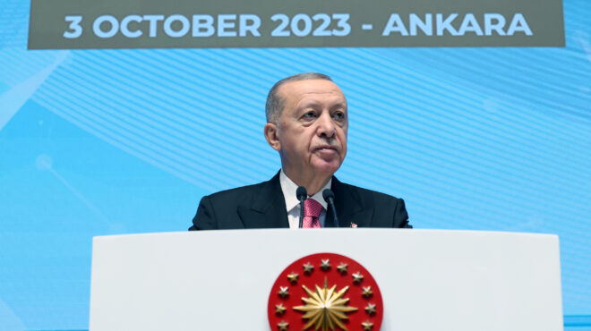 ερντογάν-ακυρώνει-το-πρόγραμμά-του-λό-562650979