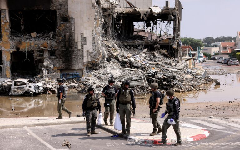 εκατόμβη-νεκρών-λεπτό-προς-λεπτό-οι-562660198