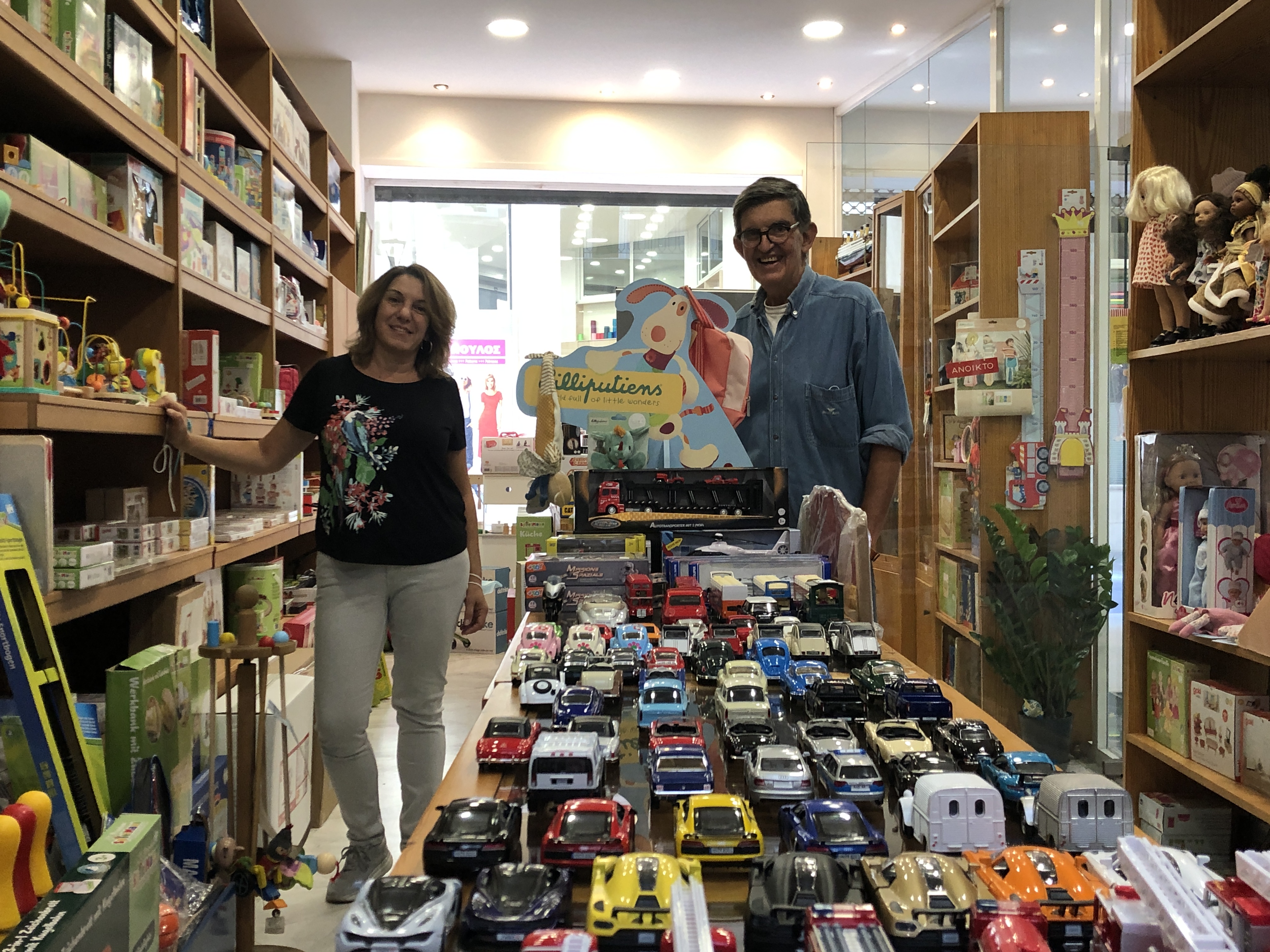 Εμπορικές «πυξίδες» στη Βαβέλ της Αθήνας: Οι ιστορίες τους, η πόλη μας-12