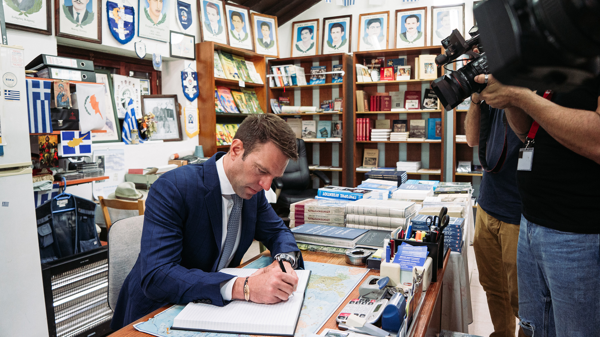 Κασσελάκης: Συνάντηση με τον Ν. Χριστοδουλίδη – Κατέθεσε στεφάνι στον Τύμβο της Μακεδονίτισσας και στα Φυλακισμένα Μνήματα-3